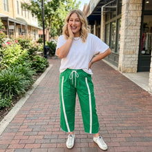 Load image into Gallery viewer, Contrast Striped Smocked Waist Drawstring Cropped Casual Pants