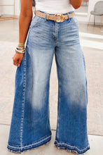 Load image into Gallery viewer, Side Seam Gathering Flare Leg Jeans