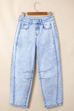 Load image into Gallery viewer, Light Washed Barrel Jeans