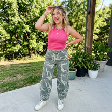 Load image into Gallery viewer, Camo Print Straight Leg Ankle Jeans