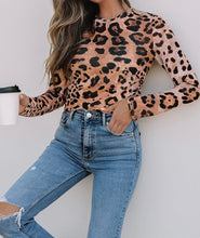 Load image into Gallery viewer, Leopard Round Neck Long Sleeve Slim Top
