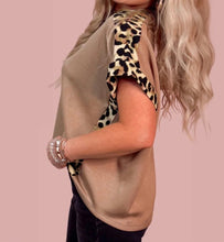 Load image into Gallery viewer, Leopard Trim Round Neck Loose T Shirt