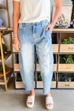 Load image into Gallery viewer, Flower Patched Light Wash Cropped High Waist Jeans