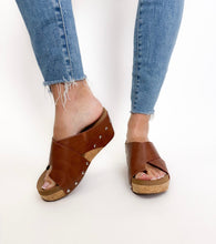 Load image into Gallery viewer, Alana Wedge In Cognac
