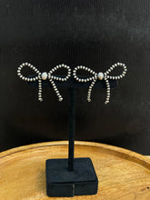 Load image into Gallery viewer, Beaded bow earrings
