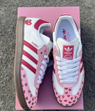Load image into Gallery viewer, Heart shoes
