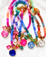 Load image into Gallery viewer, Beaded necklace
