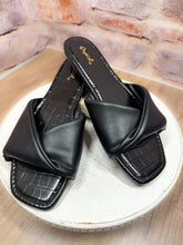 Load image into Gallery viewer, Tiffany Super Soft Sandal in Black
