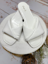 Load image into Gallery viewer, Tiffany Super Soft Sandal in White
