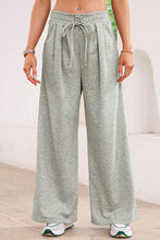 Load image into Gallery viewer, High Waist Pleated Detail Solid Sweatpants
