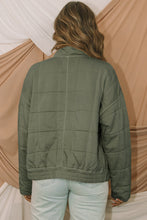 Load image into Gallery viewer, Zip-Up Pocket Quilted Jacket
