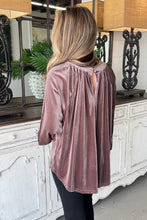 Load image into Gallery viewer, Keyhole Back Velvet Swing Top
