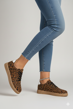 Load image into Gallery viewer, INSTOCK LEOPARD SHOES SIZE 40
