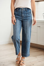 Load image into Gallery viewer, Exposed Stitching Straight Jeans
