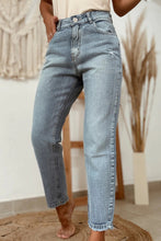 Load image into Gallery viewer, Slightly Distressed Ankle-length Straight Jeans
