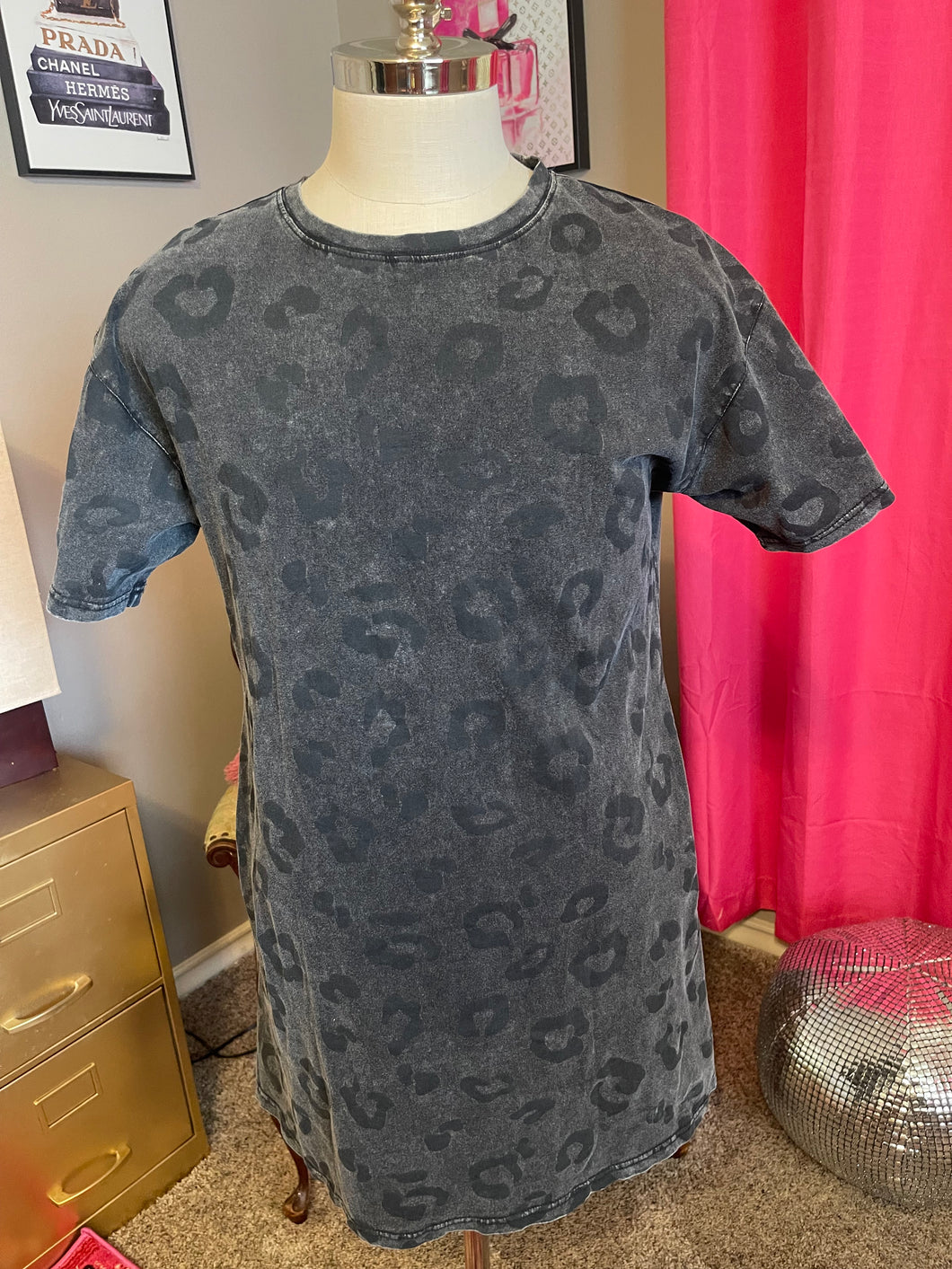 Large instock leopard T-shirt dress