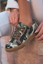 Load image into Gallery viewer, Camo Print sneakers
