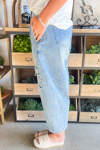 Load image into Gallery viewer, Flower Patched Light Wash Cropped High Waist Jeans
