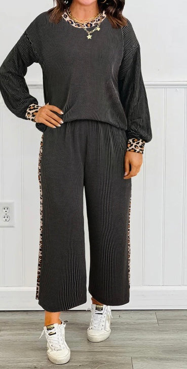 Leopard Patchwork Edge Twisted Rib T Shirt and Cropped Pants Set