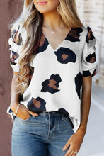 Load image into Gallery viewer, Ruched Short Sleeve Leopard Print Blouse
